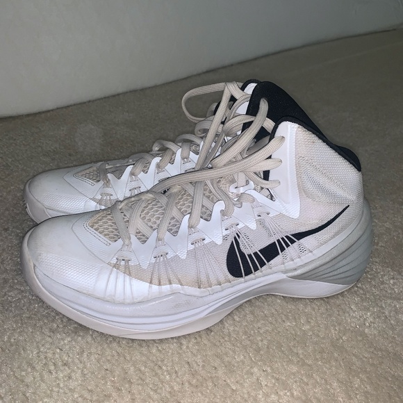 boys nike hyperdunk